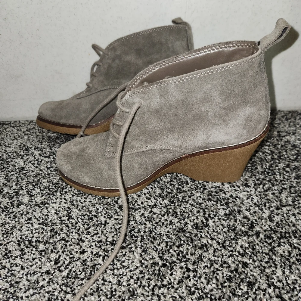 White Mountain Suede Women’s Size 8‎ Booties Wedge Gray Lambert Ankle Boots Fall